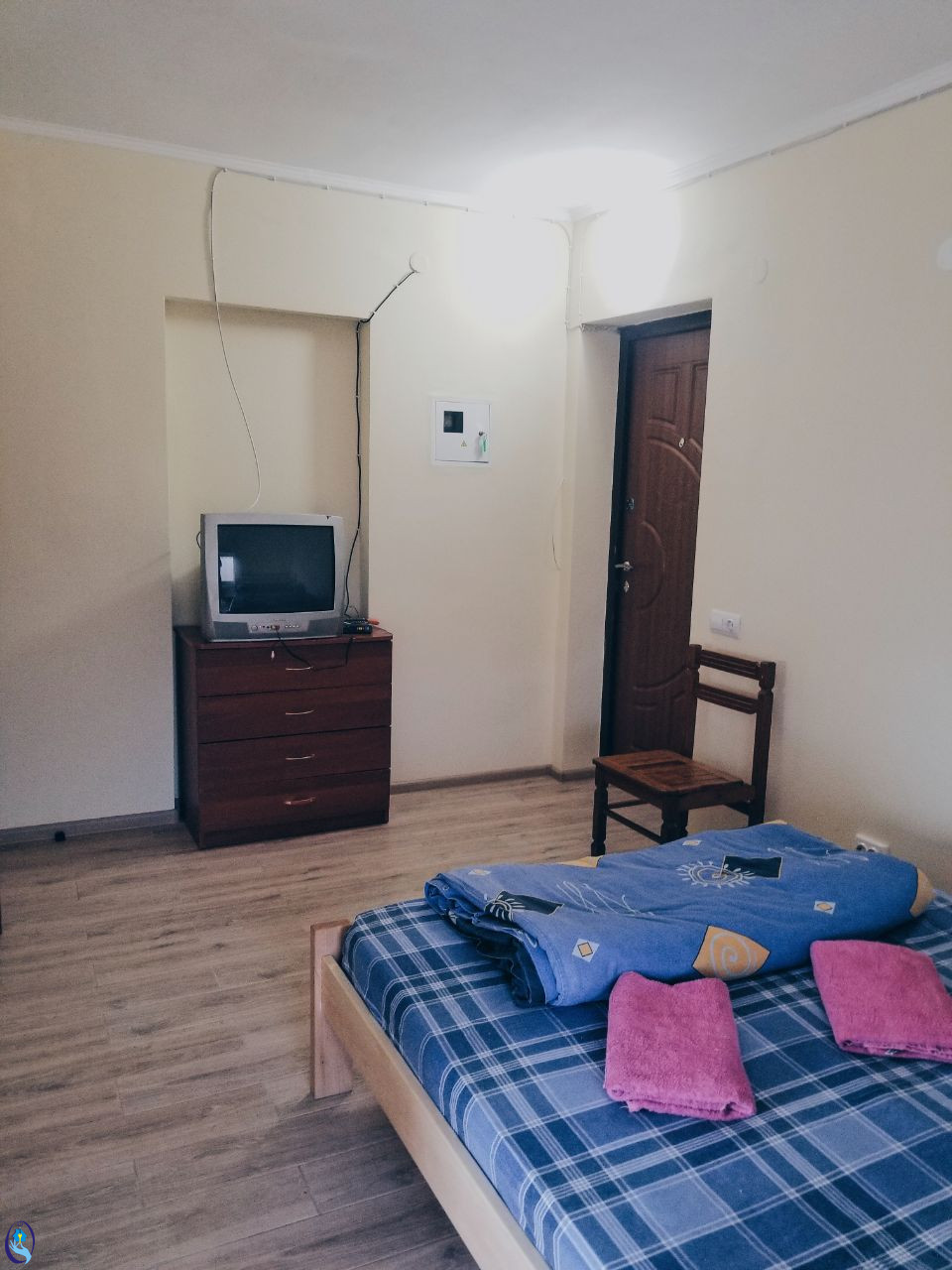 Довженка 15б-19